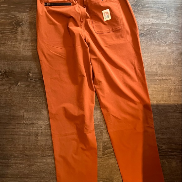 NWT Woman’s Topo Designs Boulder Tech Stretch Pants Brick Medium - Picture 2 of 6